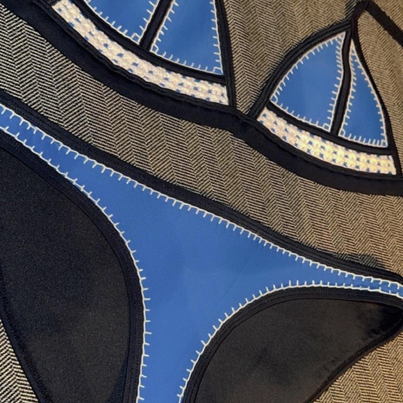 TRIANGL 2-piece Bikini Set ππ¦π - Picture 5 of 7